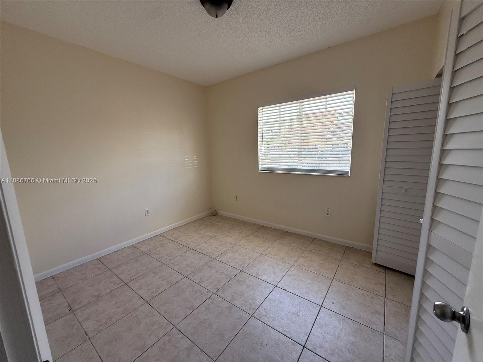 1089 Se 13th Ter Property Photo 4