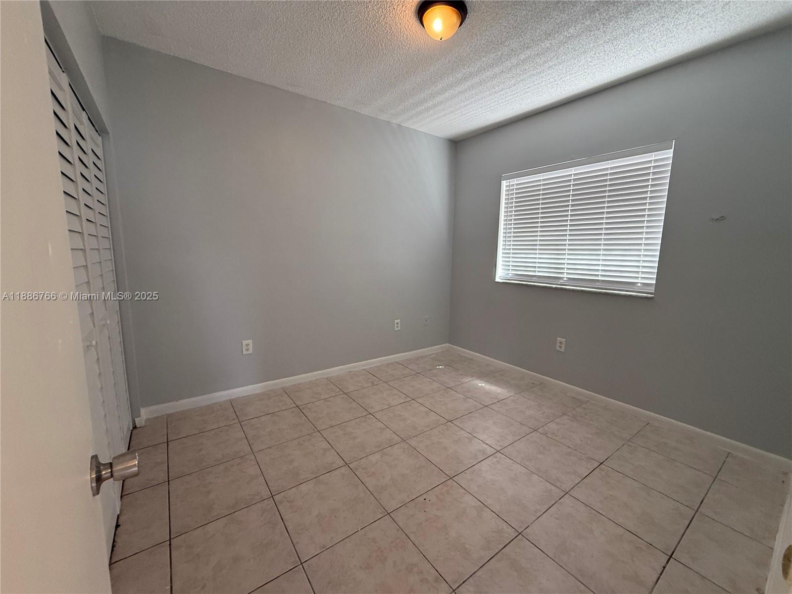 1089 Se 13th Ter Property Photo 5