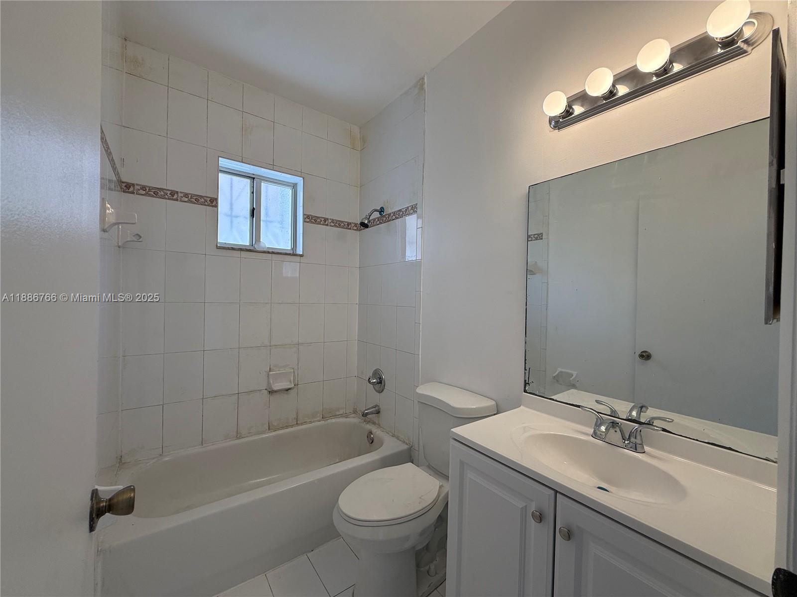 1089 Se 13th Ter Property Photo 6