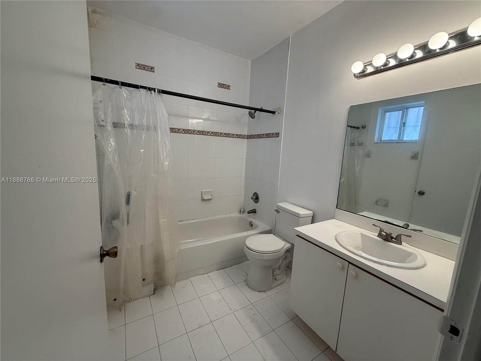 1089 Se 13th Ter Property Photo 7