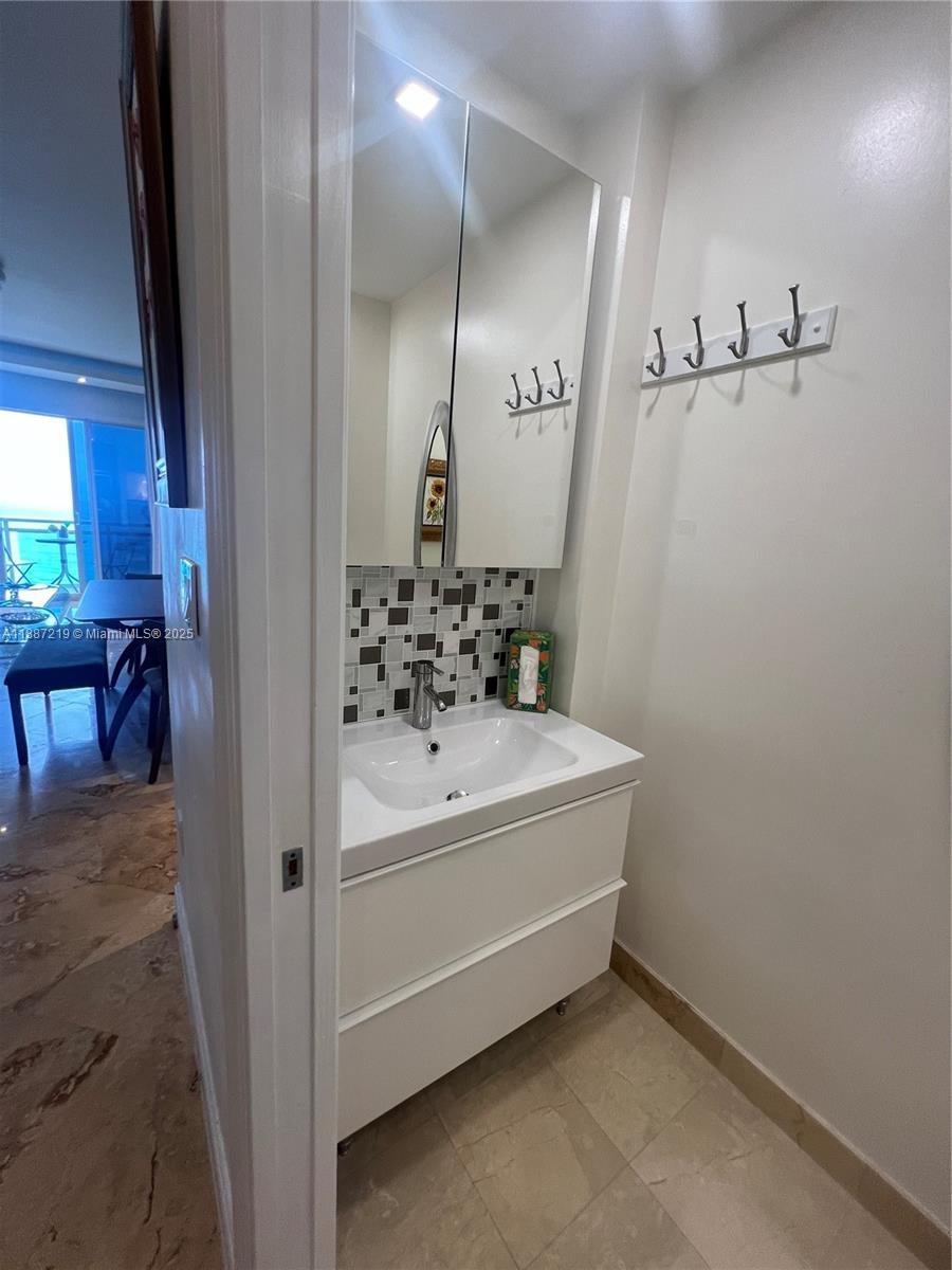 6917 Collins Ave Ph09 Property Photo 16