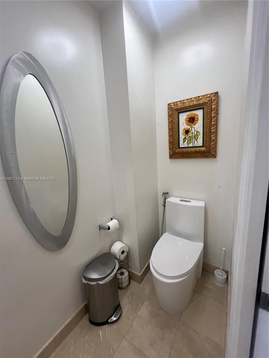 6917 Collins Ave Ph09 Property Photo 17