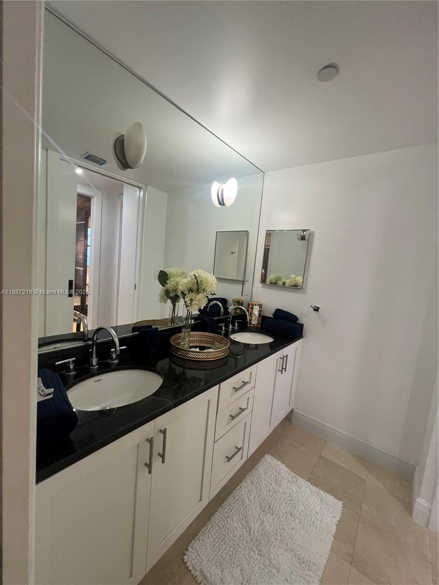 6917 Collins Ave Ph09 Property Photo 26