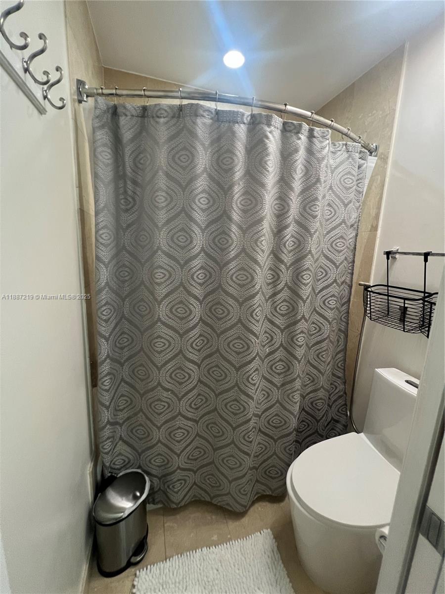 6917 Collins Ave Ph09 Property Photo 28