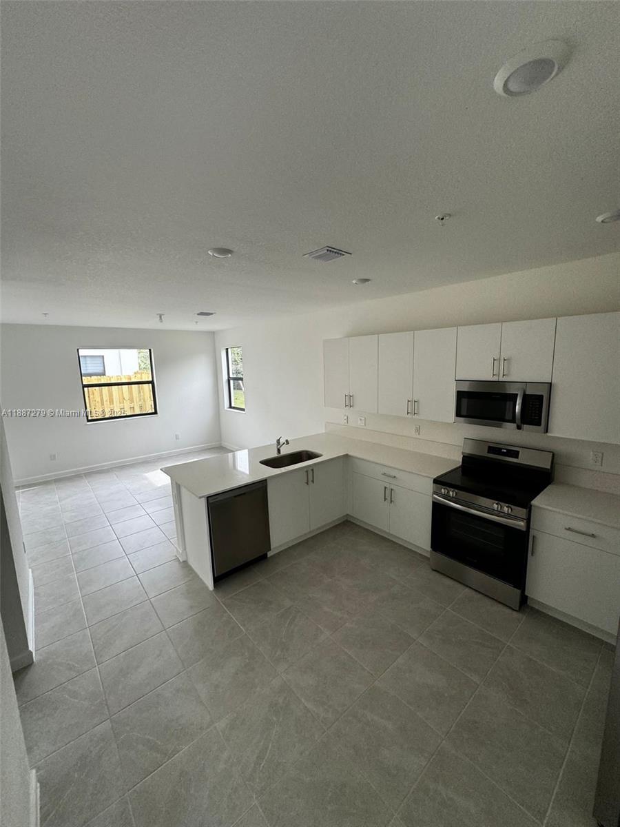 285 Sw 159th Ln Property Photo 6