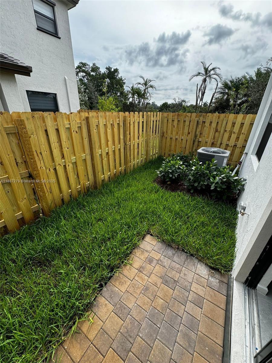 285 Sw 159th Ln Property Photo 8