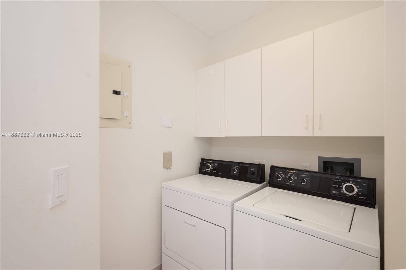 2000 Island Blvd 1002 Property Photo 17