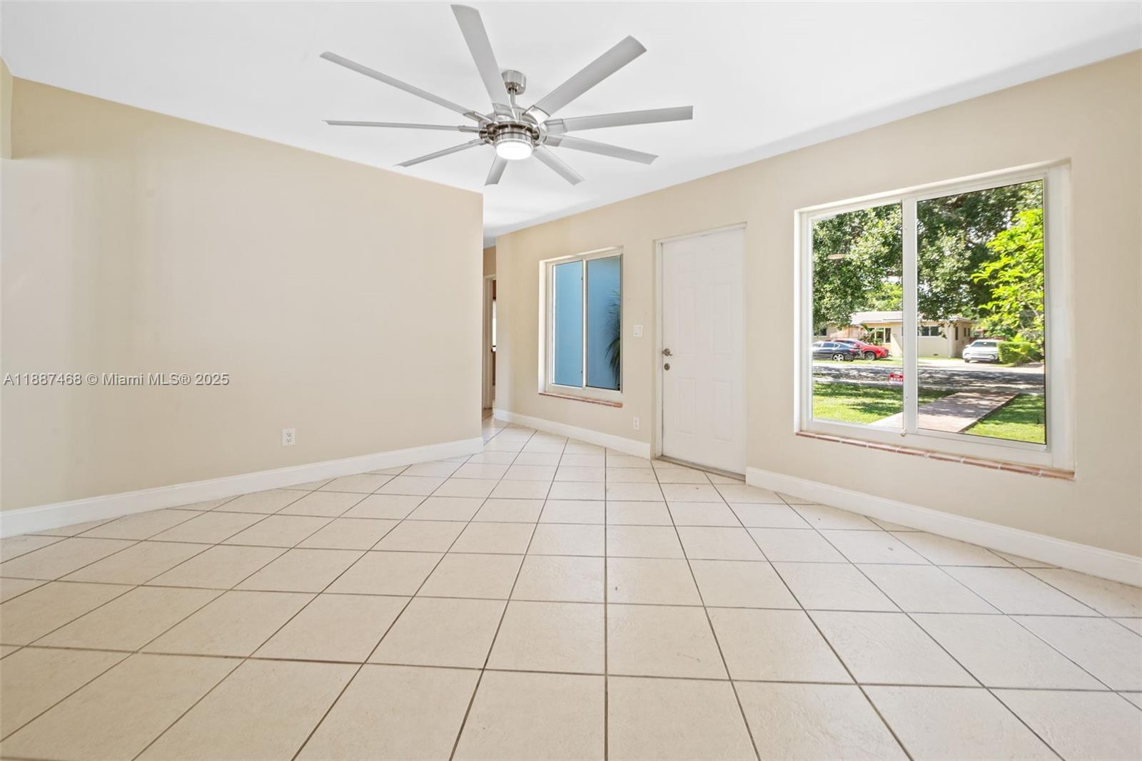 573 Palmetto Dr Property Photo 4