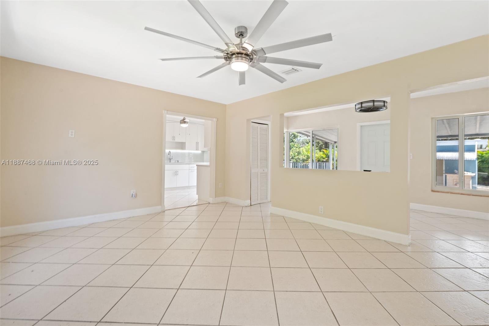573 Palmetto Dr Property Photo 6