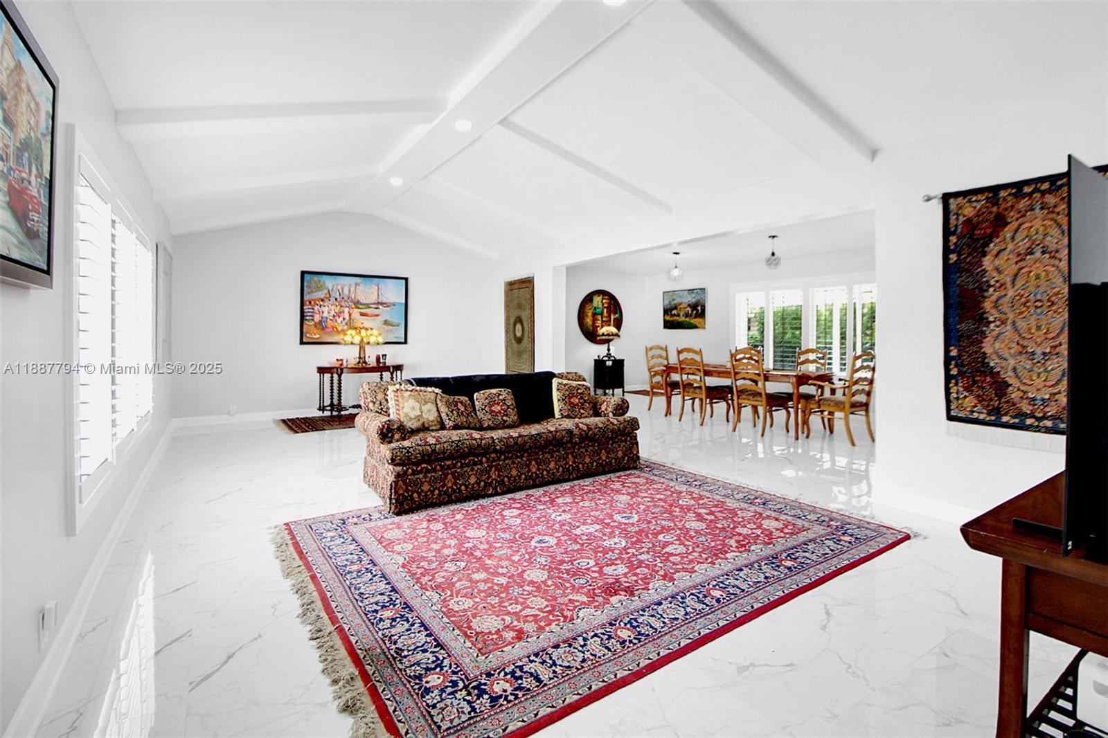 1110 Wallace St Property Photo 6