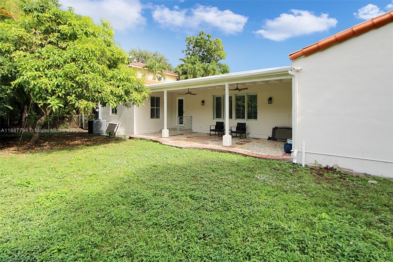 1110 Wallace St Property Photo 29