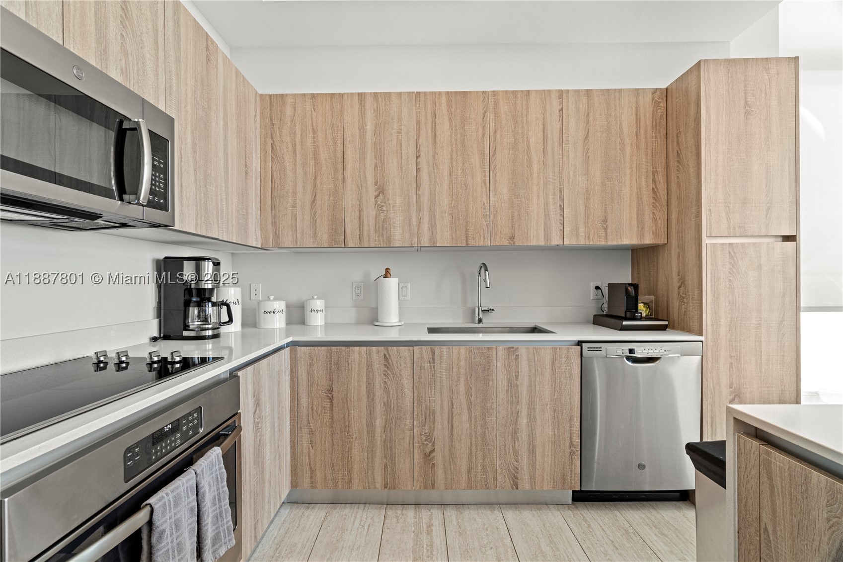 A11887801 Property Photo 11