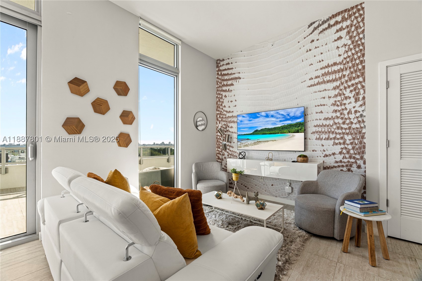A11887801 Property Photo 12