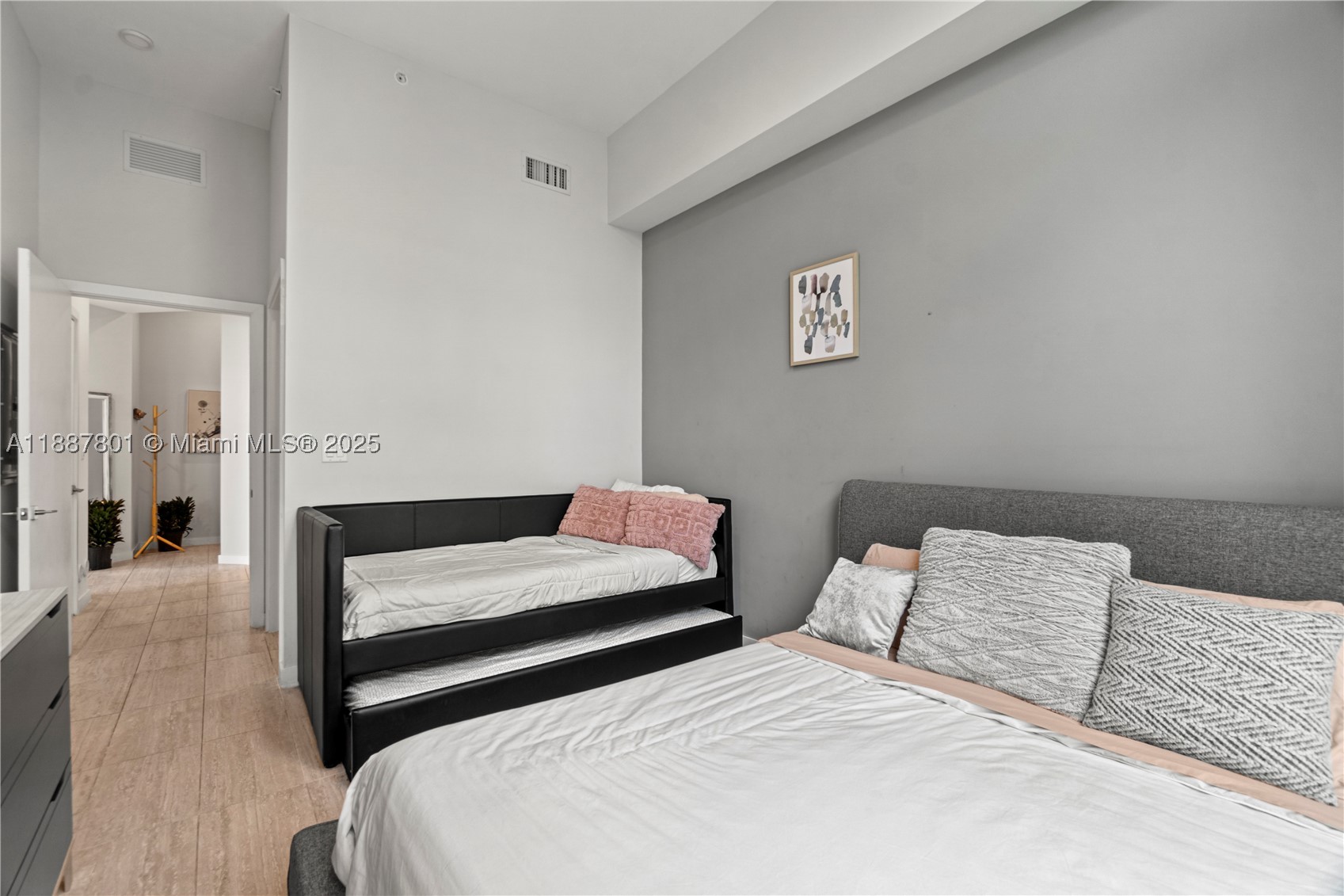 A11887801 Property Photo 22