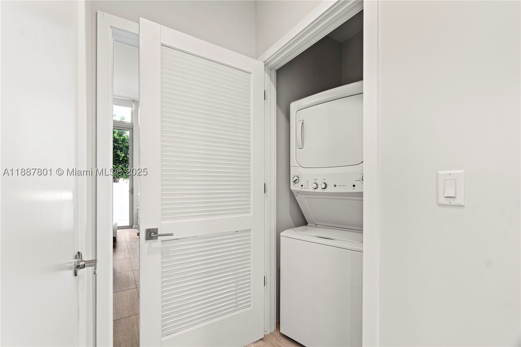 A11887801 Property Photo 24