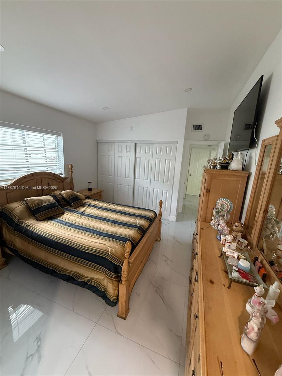 A11887915 Property Photo 1