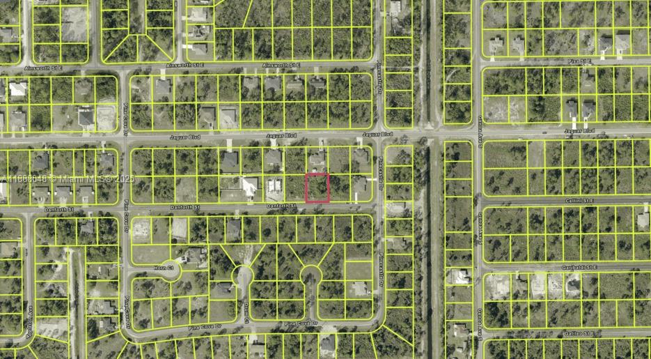 1047 Danforth St Property Photo 3