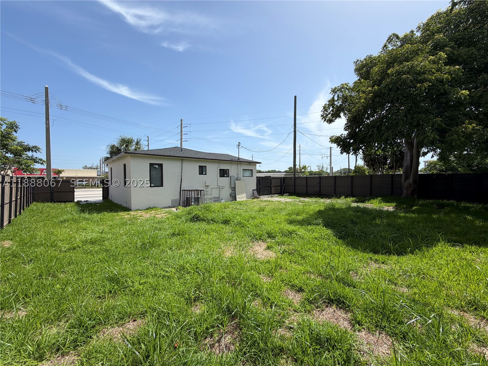 107 W Pembroke Rd Property Photo 15