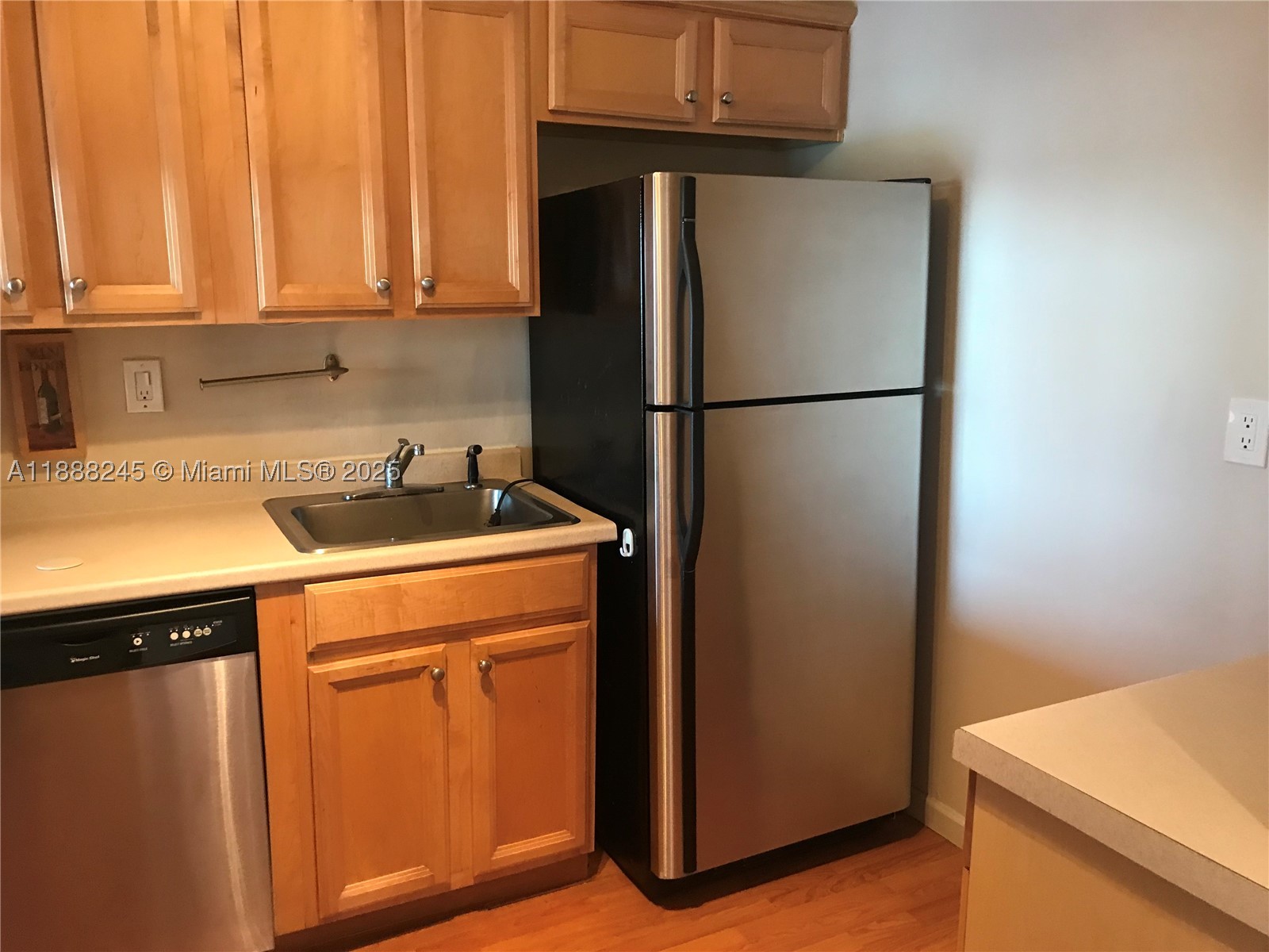 1000 Parkview Dr 627 Property Photo 6
