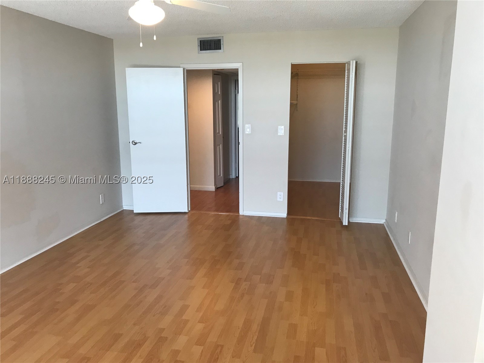 1000 Parkview Dr 627 Property Photo 10