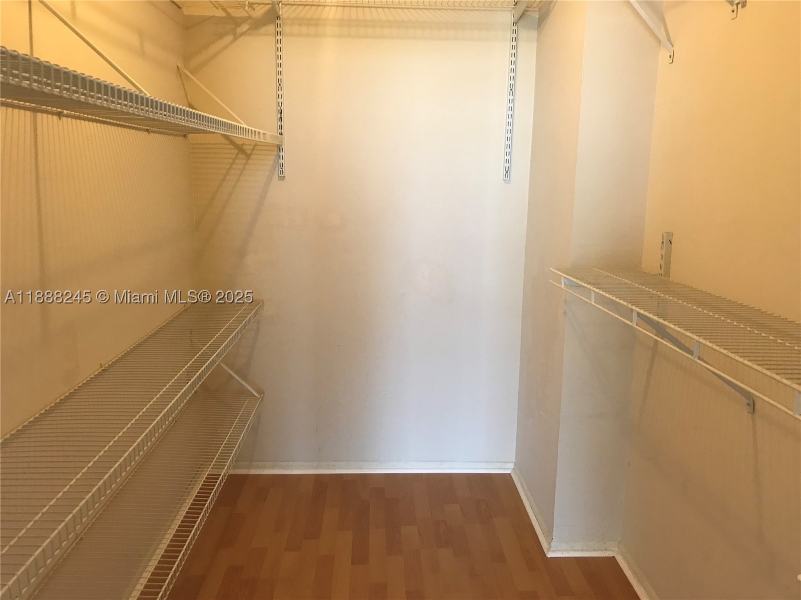 1000 Parkview Dr 627 Property Photo 13