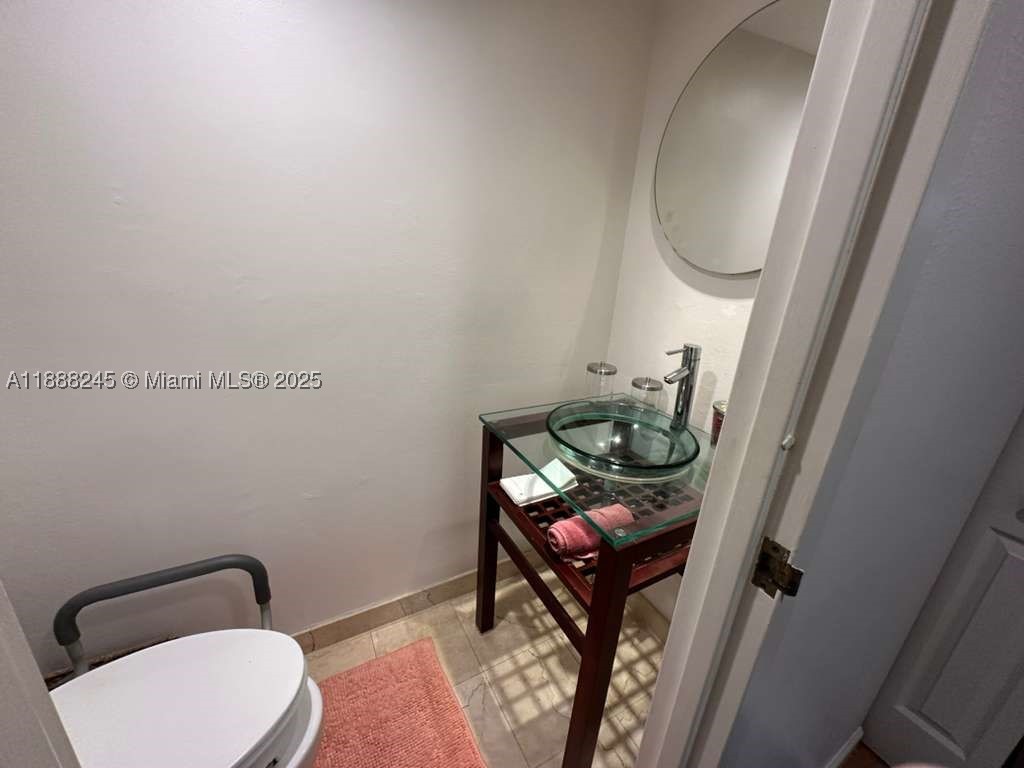 1000 Parkview Dr 627 Property Photo 14