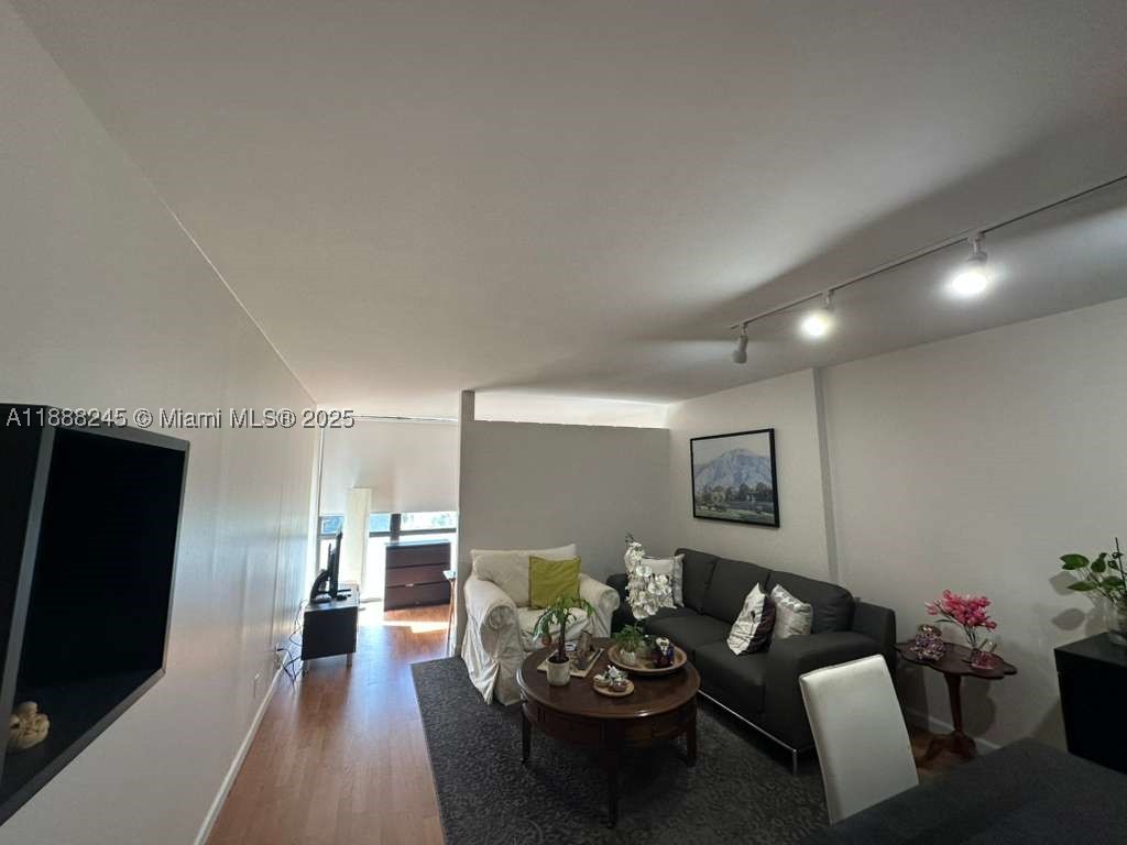 1000 Parkview Dr 627 Property Photo 27