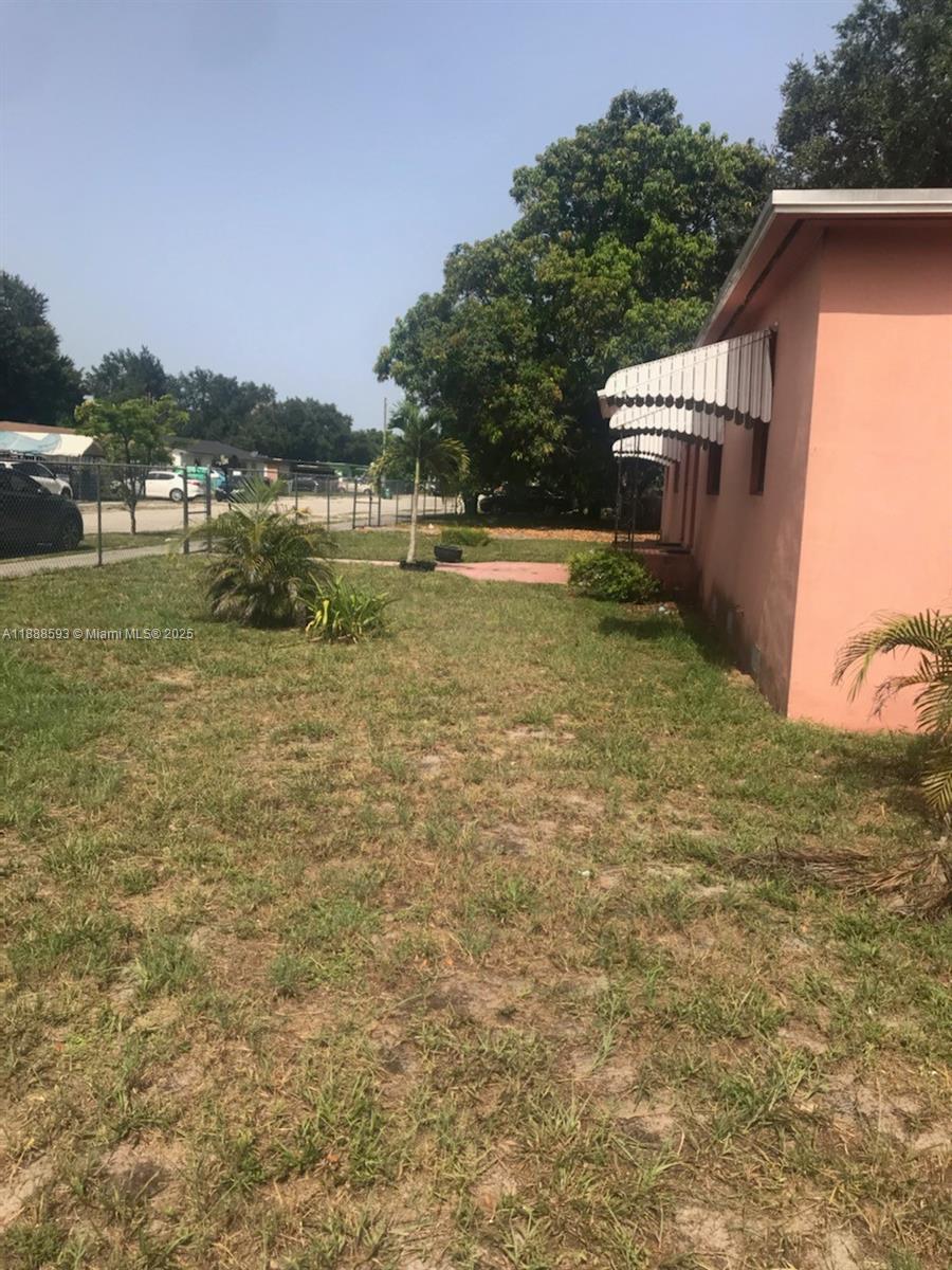 A11888593 Property Photo 3