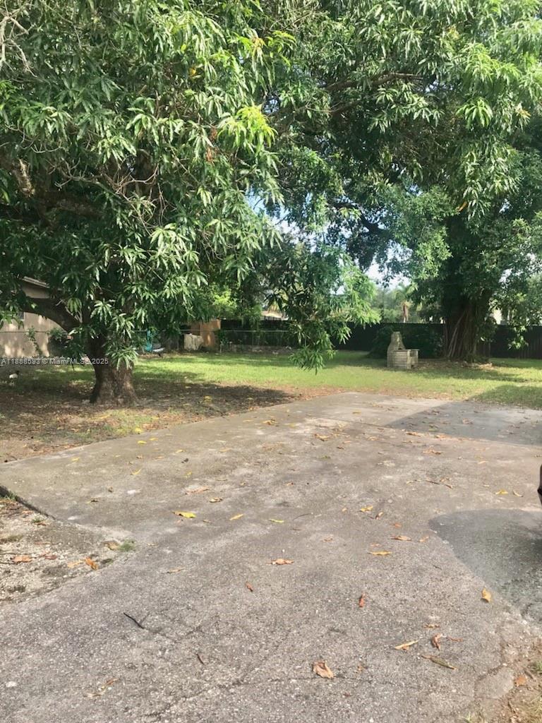 A11888593 Property Photo 4