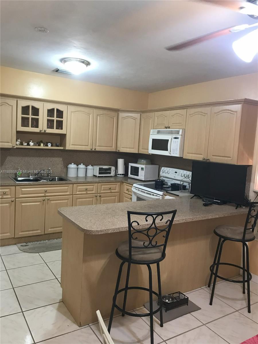 A11888593 Property Photo 8
