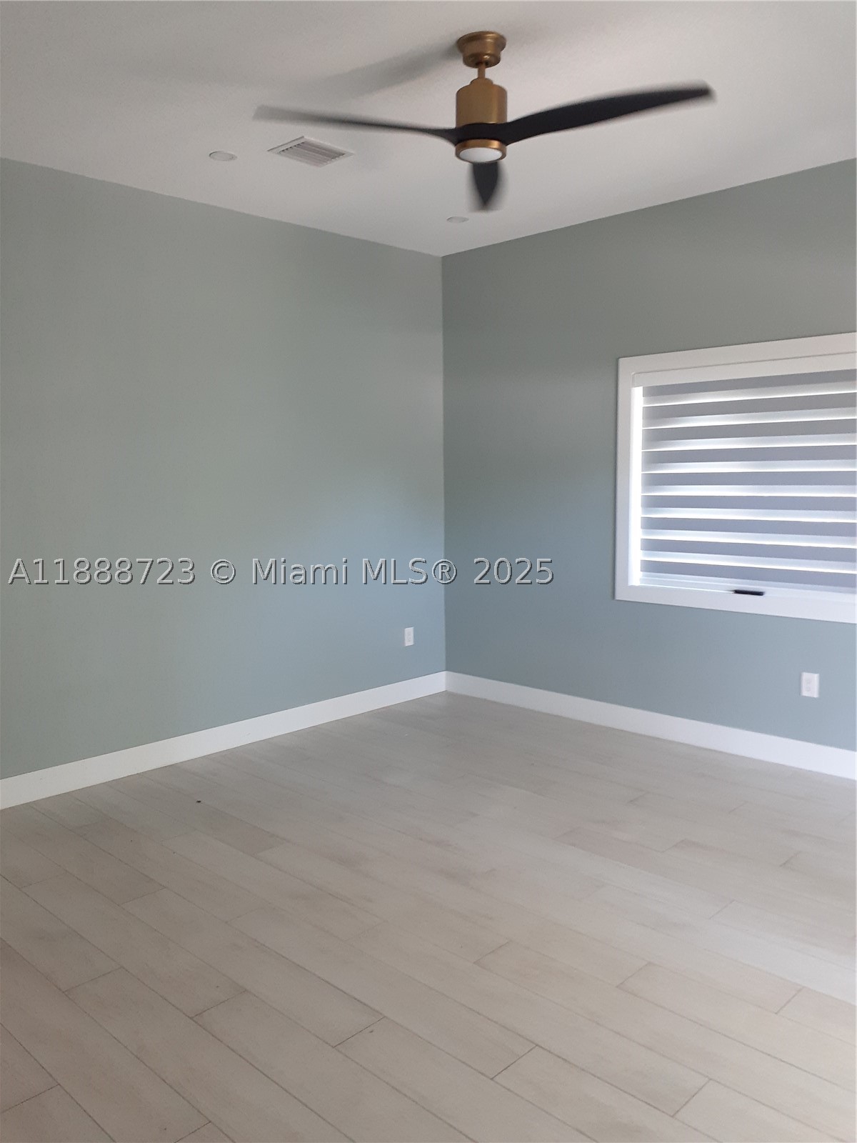 23 Jenny Ln Property Photo 3