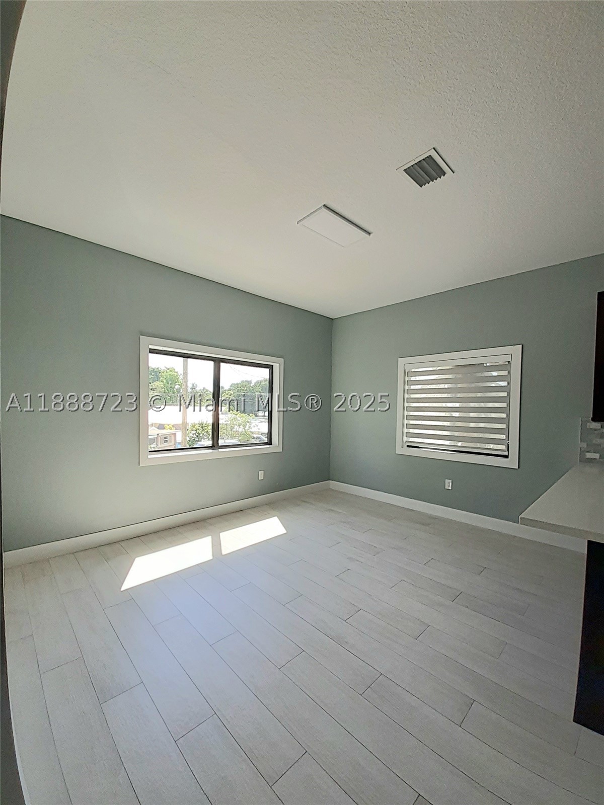 23 Jenny Ln Property Photo 4