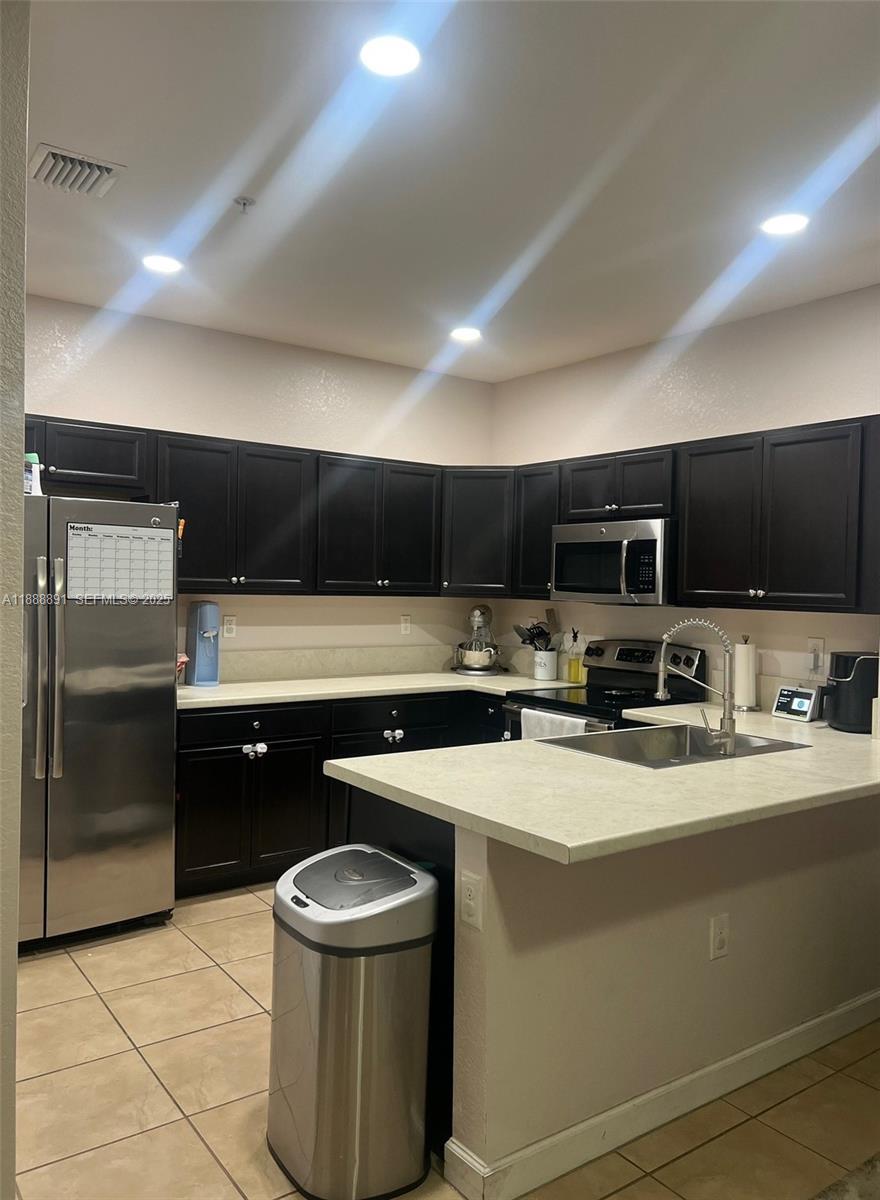 133 Se 28th Ter 9 Property Photo 3