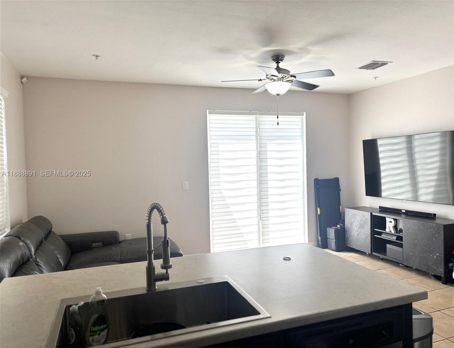 133 Se 28th Ter 9 Property Photo 4