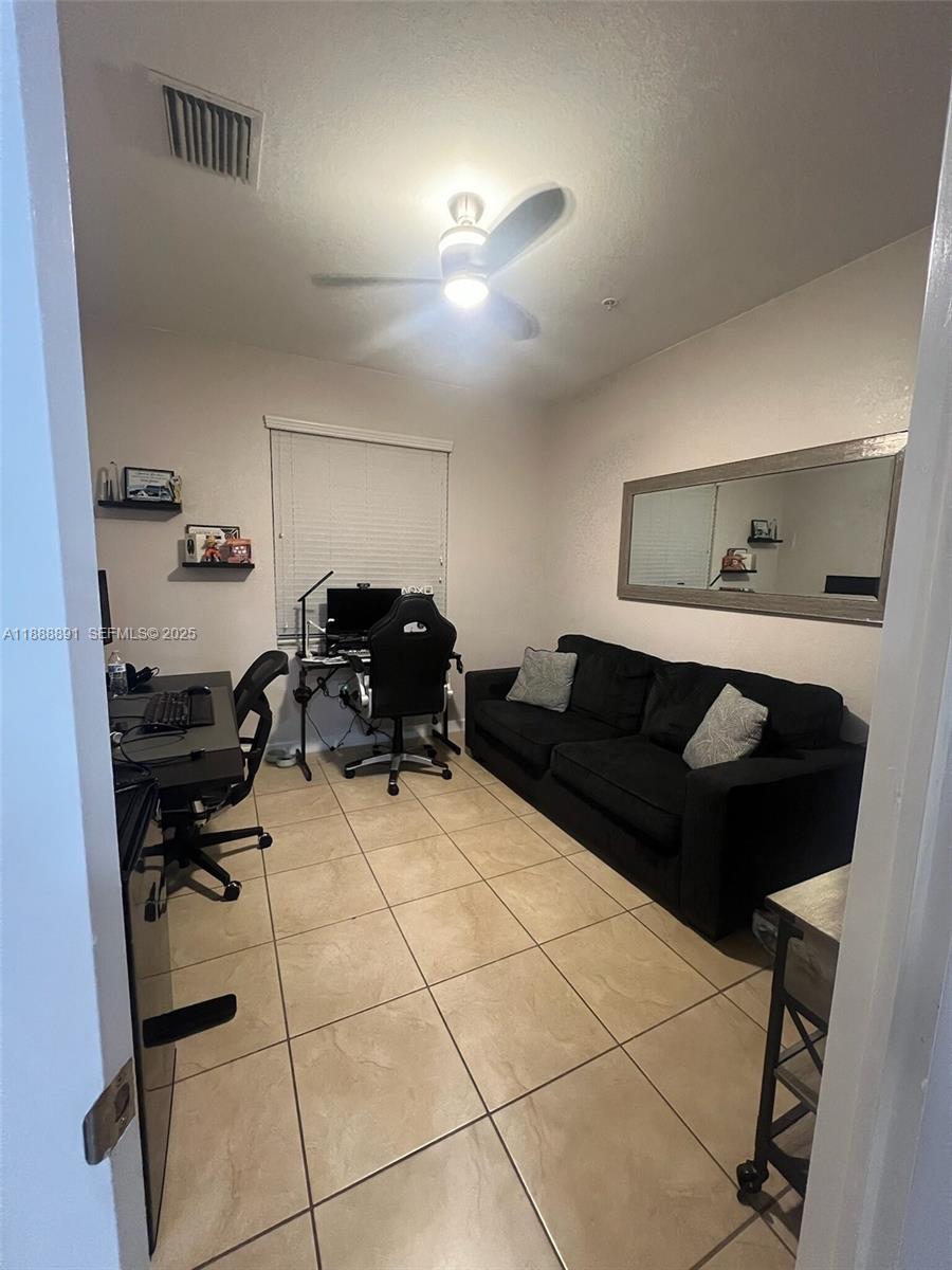 133 Se 28th Ter 9 Property Photo 7