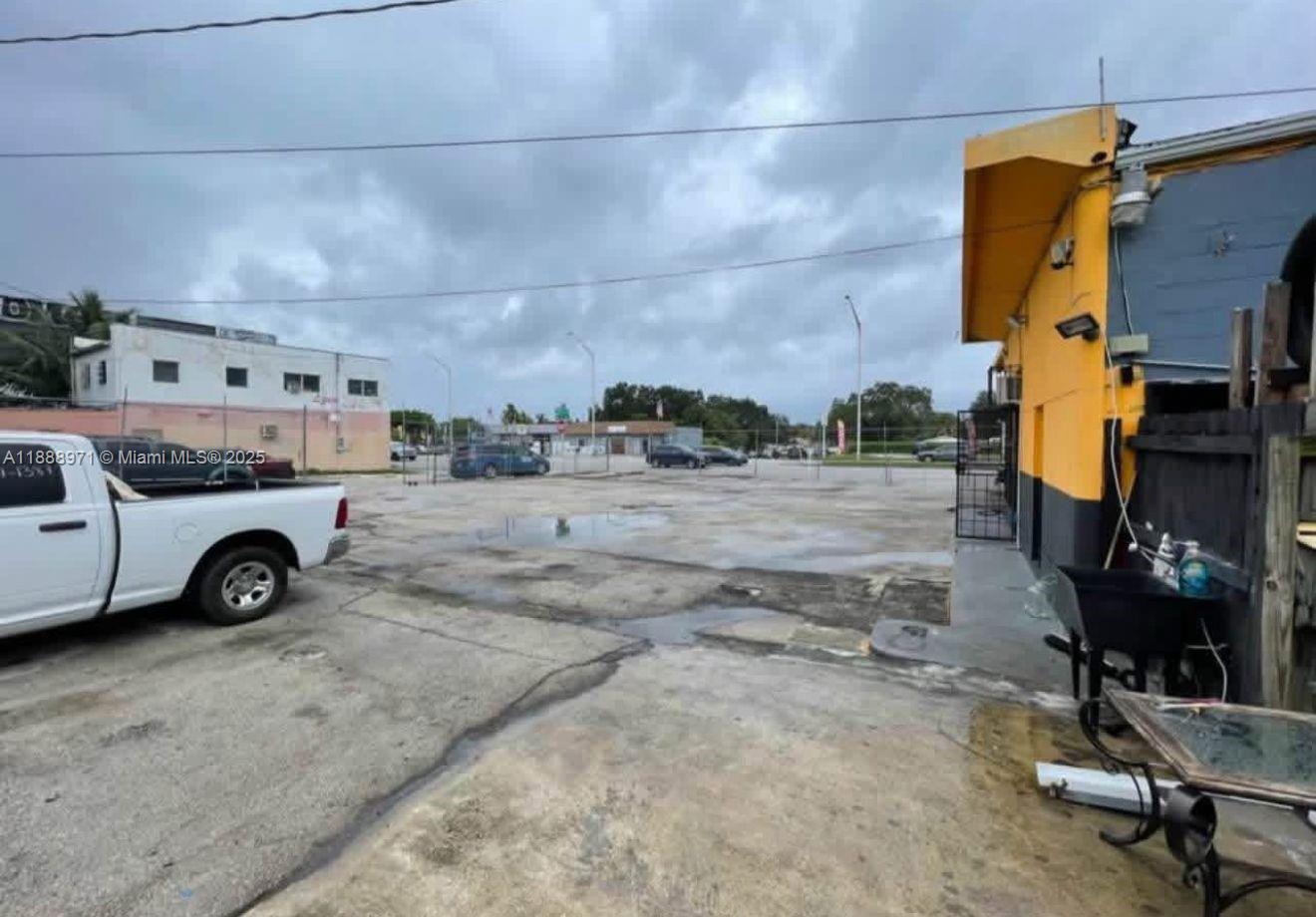 1550 Nw 79th St Property Photo 4