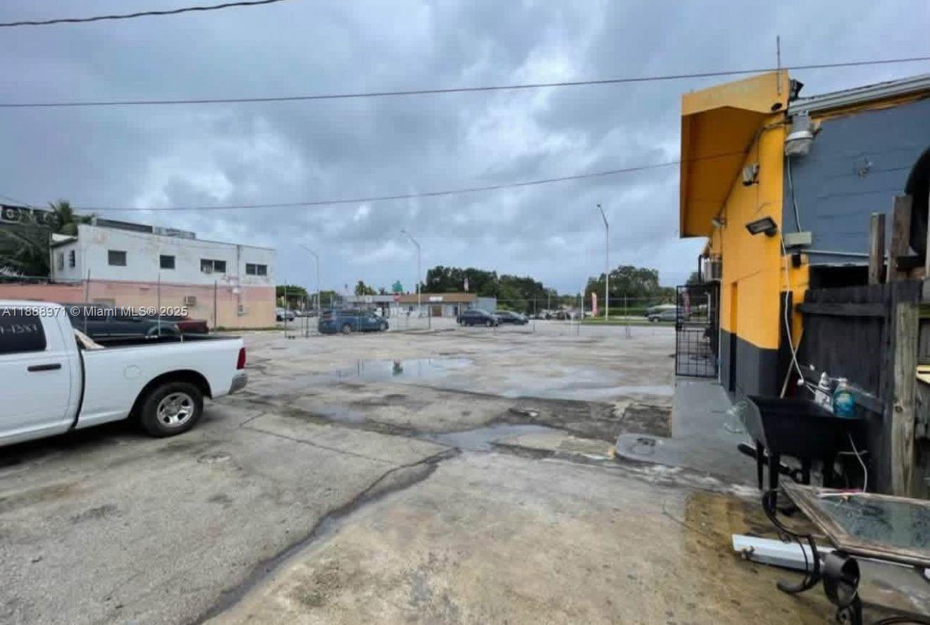 1550 Nw 79th St Property Photo 6