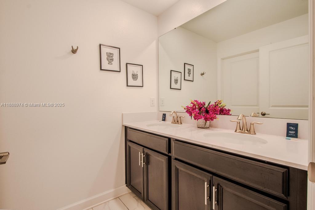 962 Splash Shot Pl Property Photo 5
