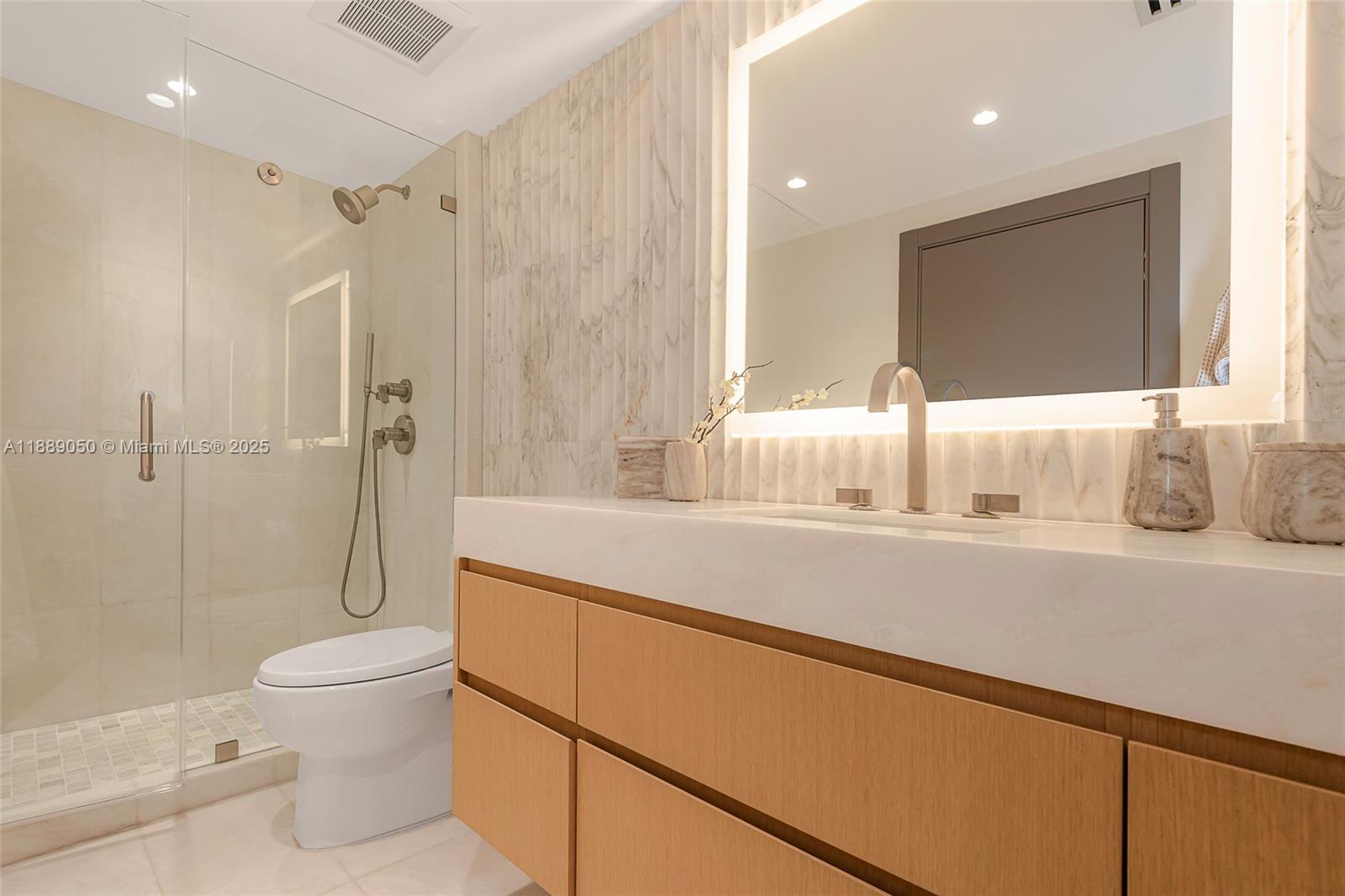 2301 Collins Ave 1527 Property Photo 29