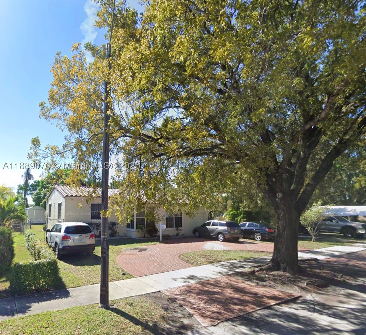 1852 Fletcher St Property Photo 3