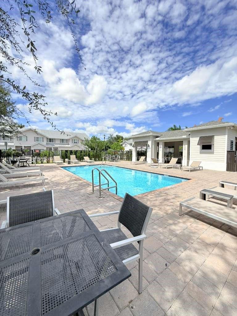 1669 SE 9th Ter 1669 Property Photo 1