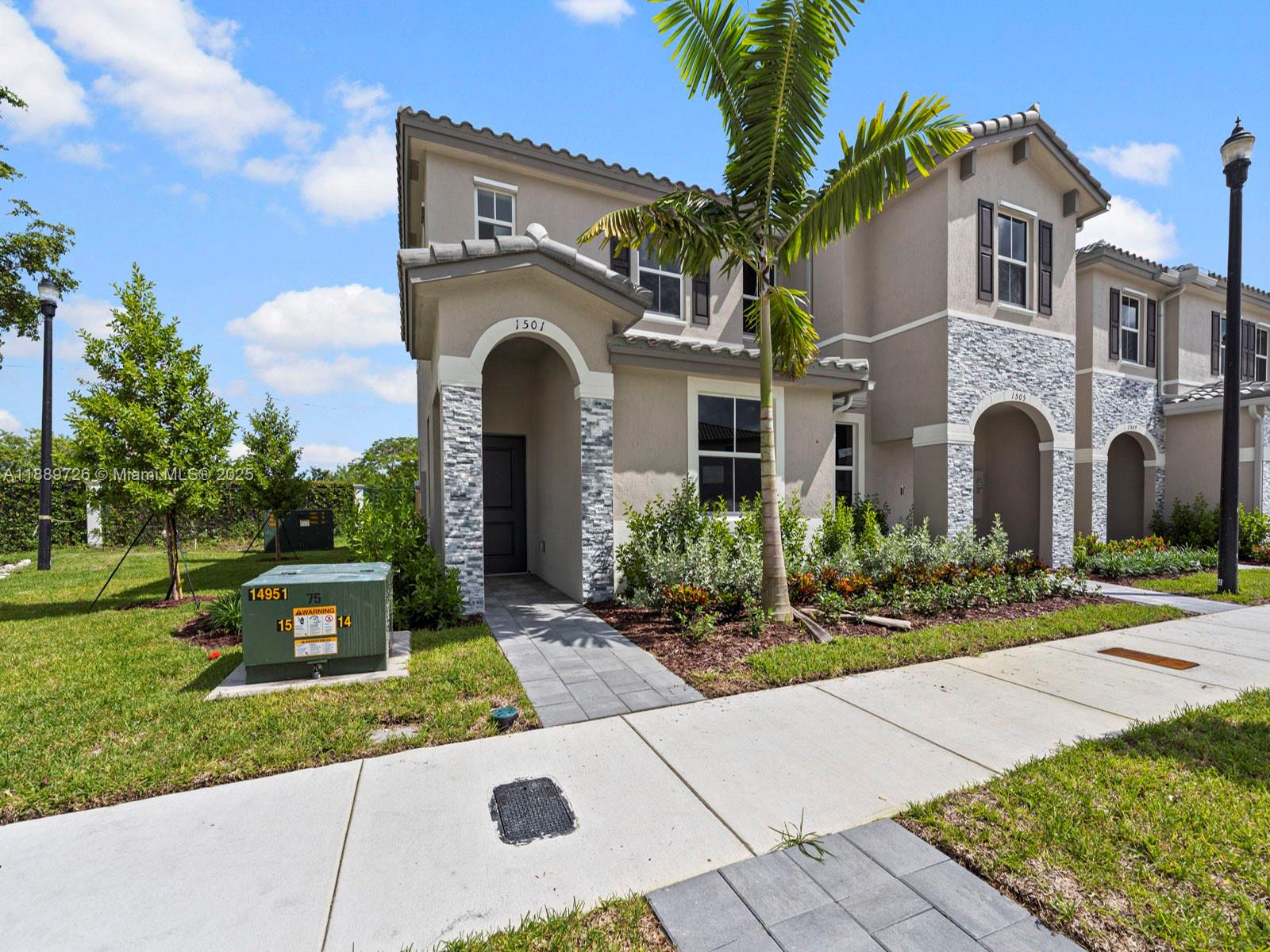 1501 SE 27th Rd Property Photo 1