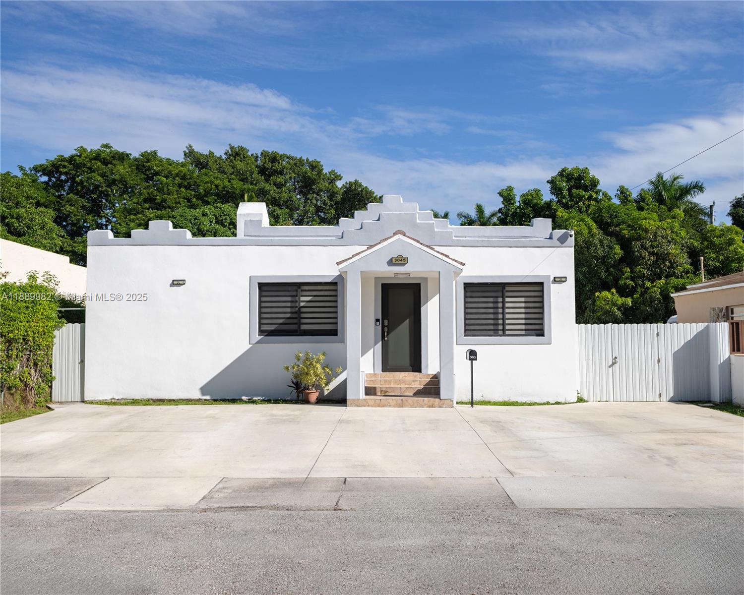 3045 Sw 14th St Property Photo 1