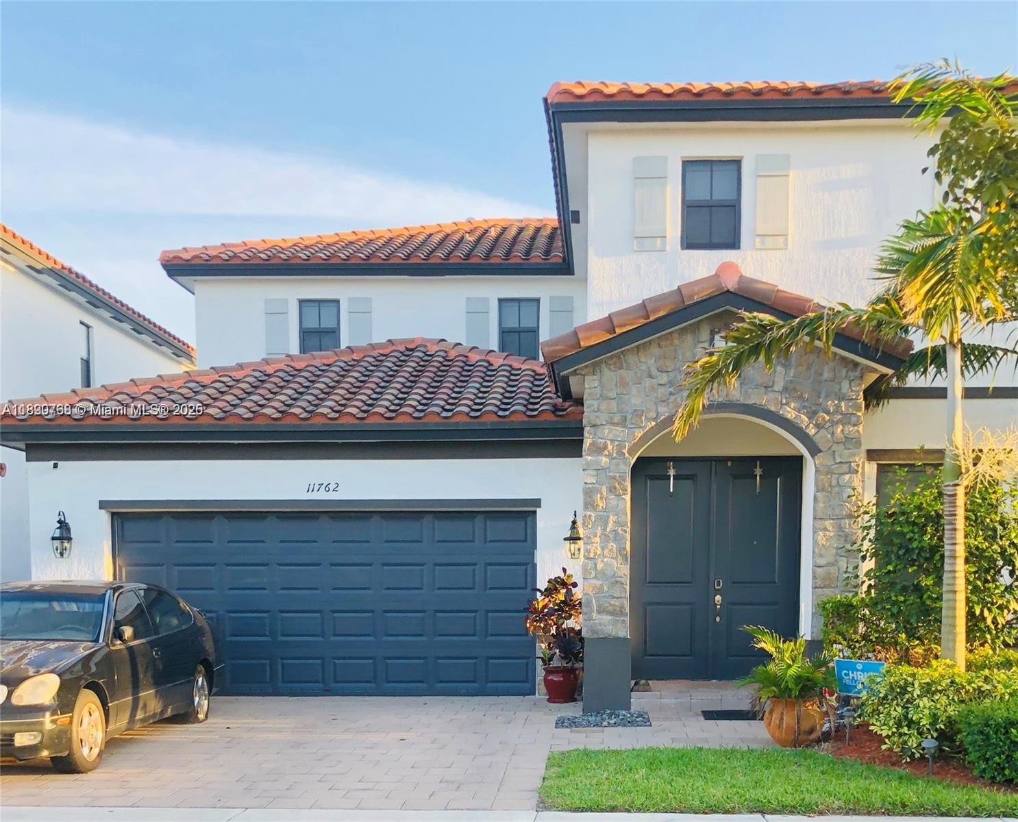 A11890768 Property Photo 1