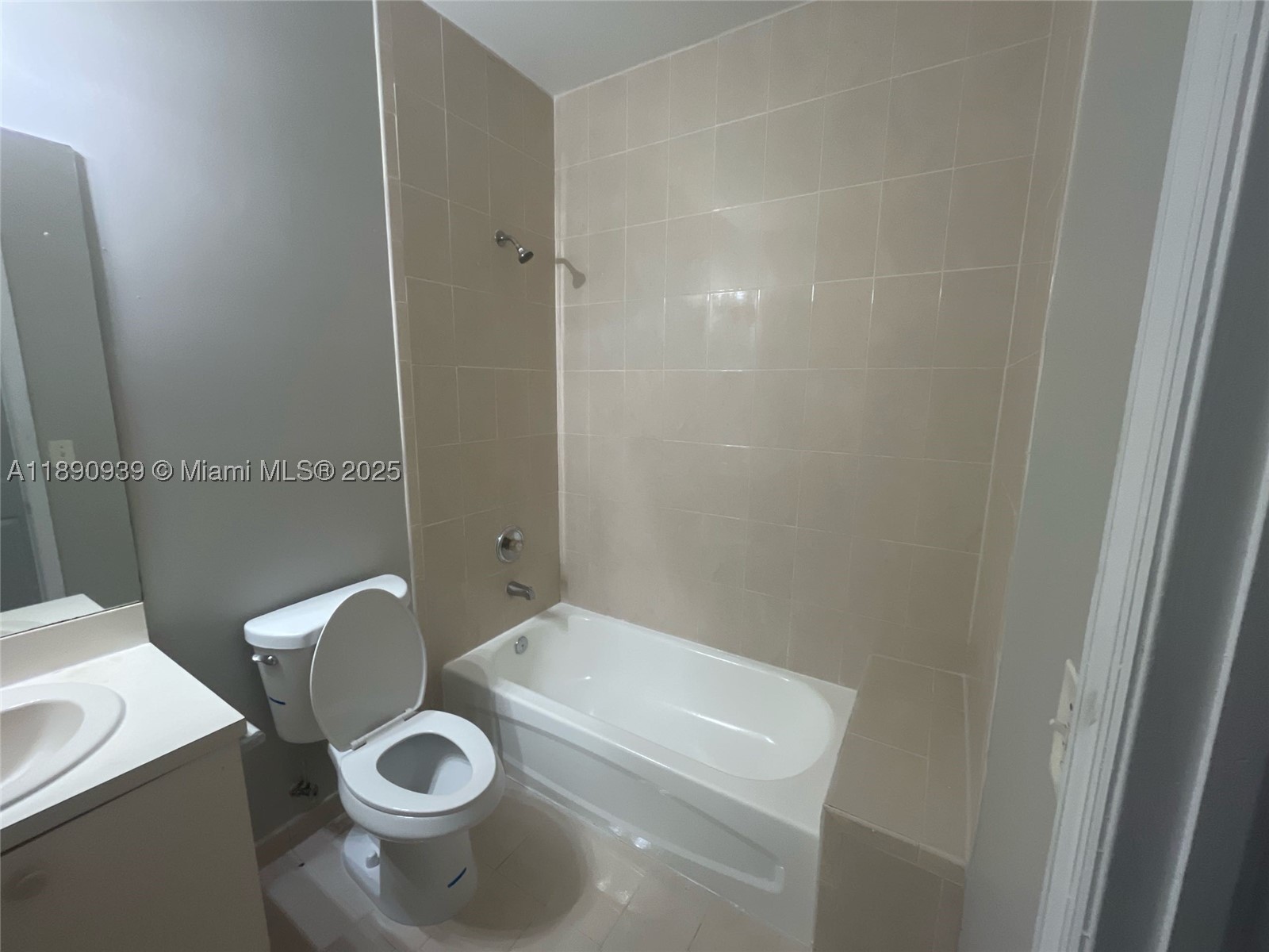 2731 Ne 3rd Dr 203 Property Photo 7