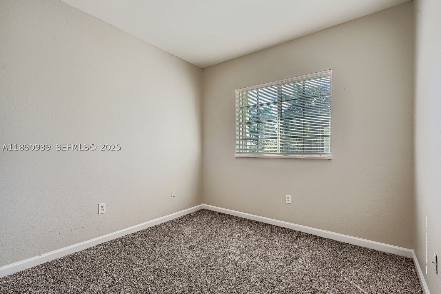 2731 Ne 3rd Dr 203 Property Photo 27