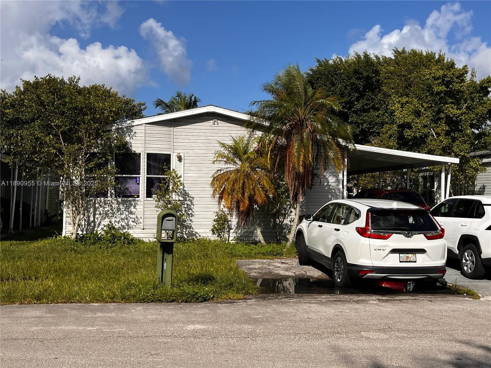 909 Sw 131 Way Property Photo 1