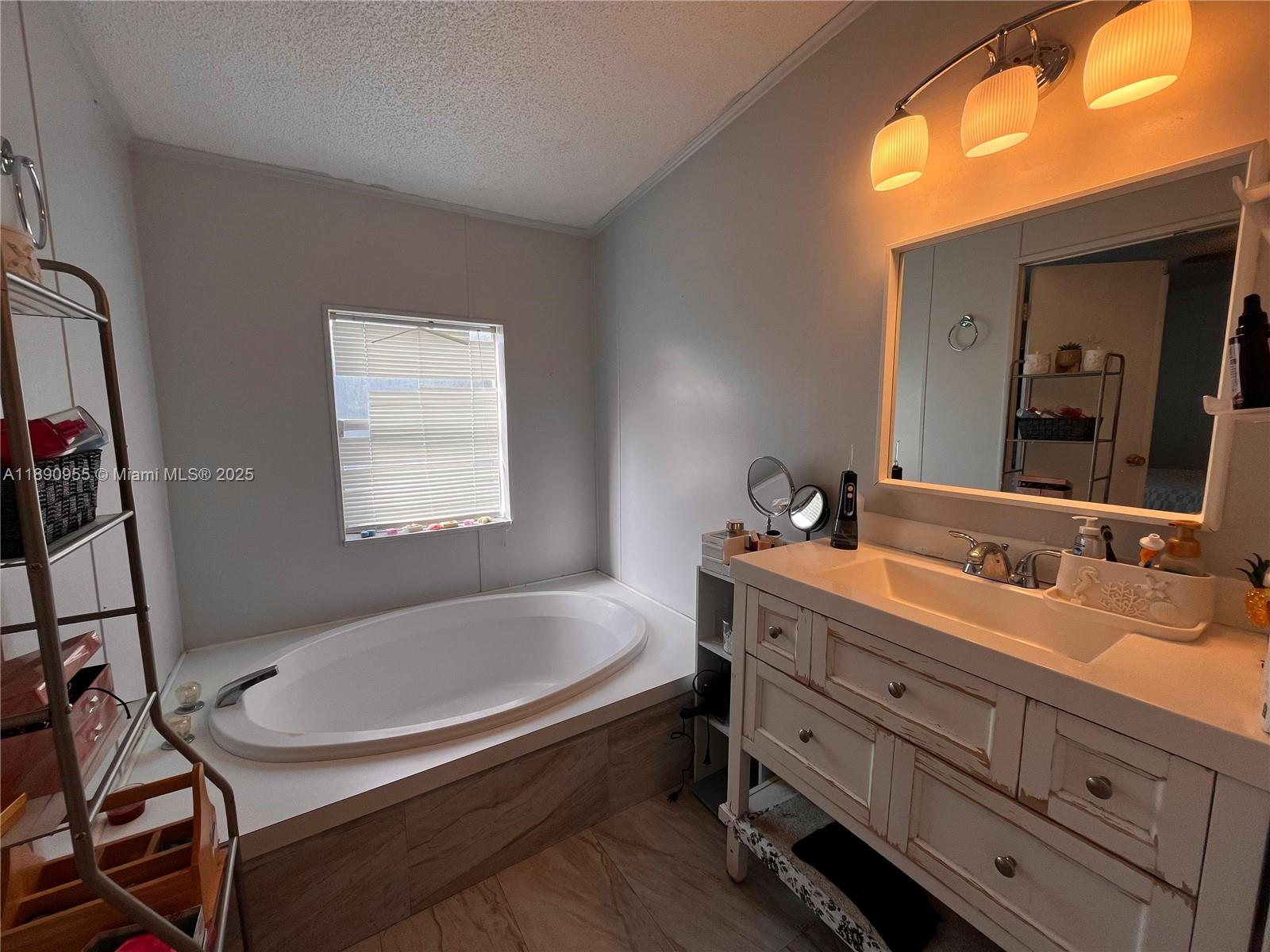 909 Sw 131 Way Property Photo 4