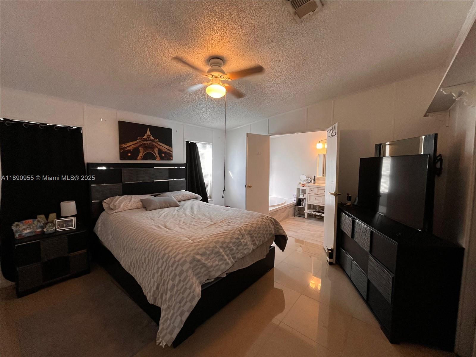 909 Sw 131 Way Property Photo 5