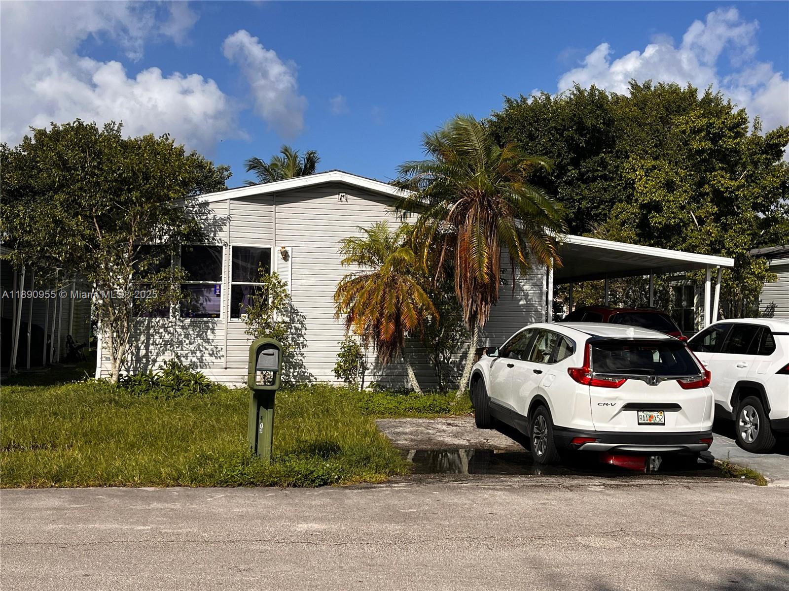 909 Sw 131 Way Property Photo 6